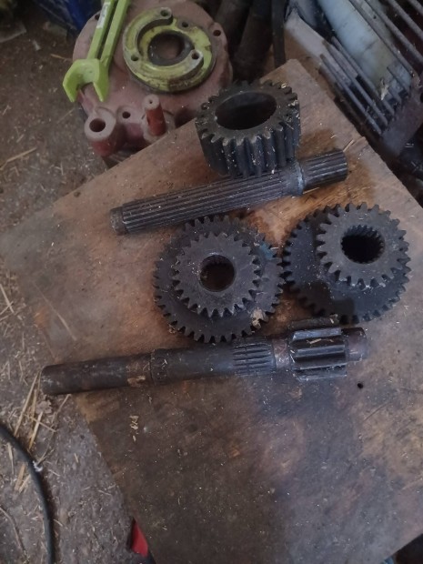 D-100-105 terepv�lt� alkatr�sz