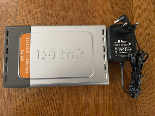 D-Link DES-1008D 8 Port 10/100Mbps Desktop Switch Switch
