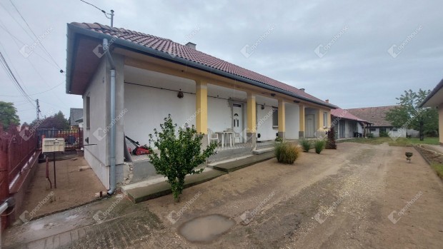 Dabas-Gy�n 3 lak�sos torn�cos paraszth�z elad�!