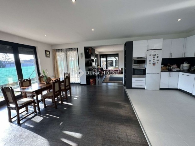 Dabasi 157 nm-es h�z elad�