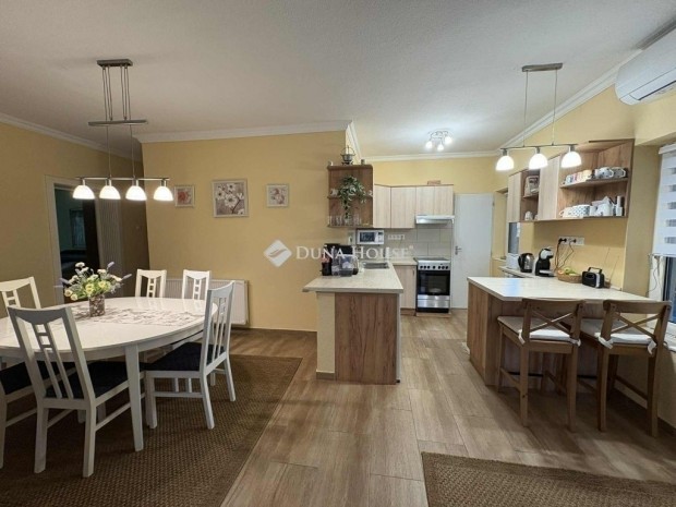 Dabasi 180 nm-es h�z elad�