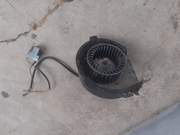 Dacia 1310 szell�z� ventil�tor