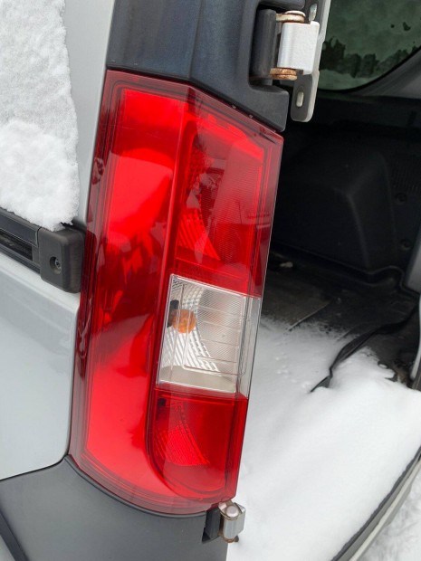 Dacia Dokker L�mpa H�ts� Bal oldali