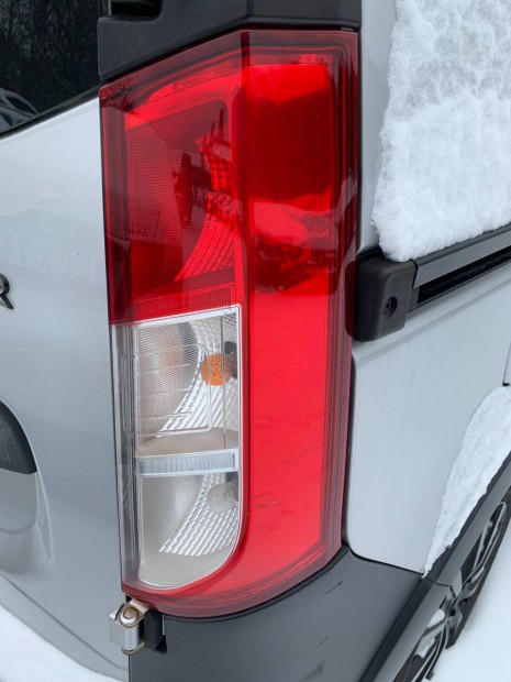 Dacia Dokker L�mpa H�ts� Jobb oldali