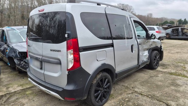 Dacia Dokker Stepway L�kh�r�t� H�ts�