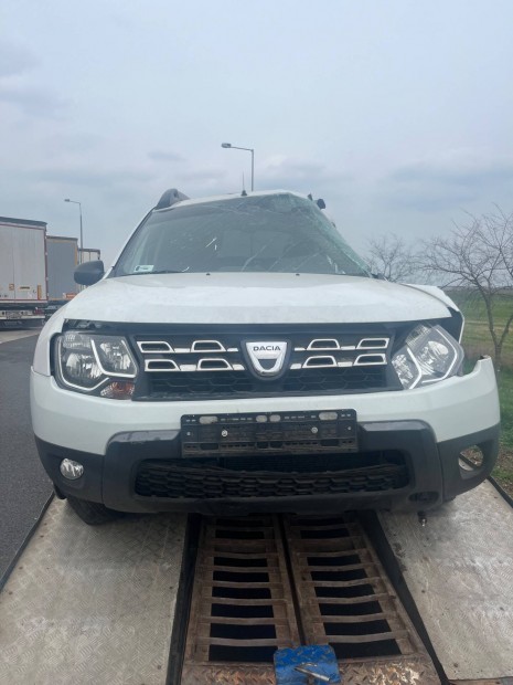 Dacia Duster 1598 CCM bontott alkatr�szei