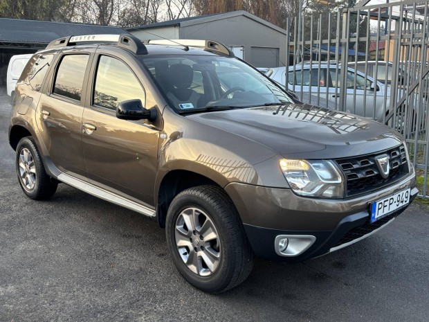 Dacia Duster 1.6 Black Shadow Magyar VEZ. SZERV...