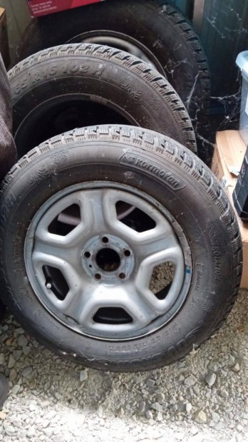 Dacia Duster 4 darab tligumi 215/65 R16