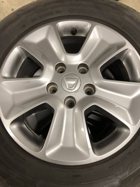 Dacia Duster 5x114.3 16" alufelni felni nyarigumikkal