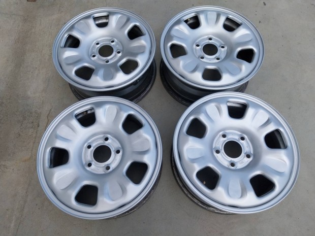 Dacia Duster 5x114.3 16 felni Tpms 16"