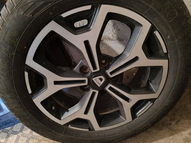 Dacia Duster II. 17" alu felni szett Goodyear ny�ri gumival