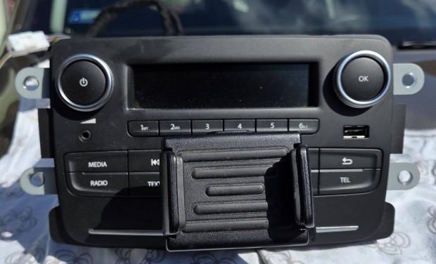 Dacia Duster II r�di�. telefontart�val