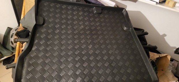 Dacia Duster csomagt�rt�lca