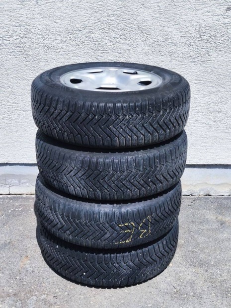 Dacia Duster felni lemezfelni téli kerék 215/65 R16 téli gumi
