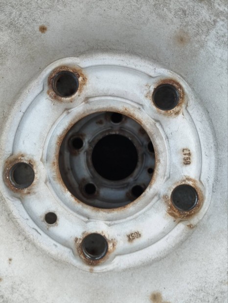 Dacia Duster gyari R16 lemezfelni 4db.