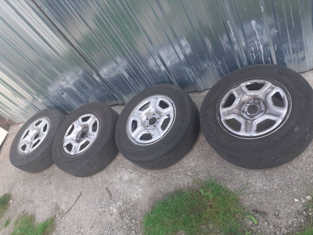 Dacia Duster gyári felni 215/65 R16 Conti nyári gumik