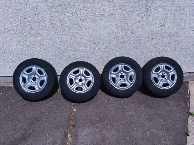 Dacia Duster lemezfelni téli kerék garnitúra Fidji 215/65 R16 téli gum
