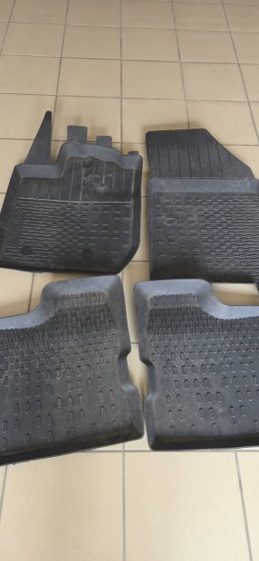 Dacia Duster sz�nyeg