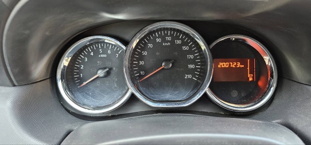 Dacia Duster vals kilomterrel,vezetett szervzknyv,els tulajdonos