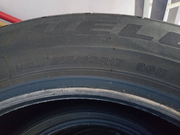 Dacia Dusterre Bridgeston 215/60-17-es gumiszett