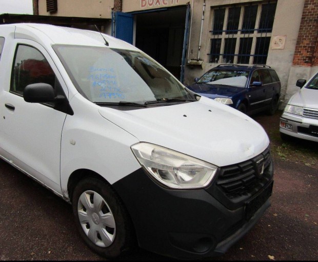 Dacia Lodgy rendszámtartó hátsó blende csomagtér betét 2017-