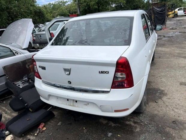 Dacia Logan Sedan facelift csomagtr ajt fehr 2009-