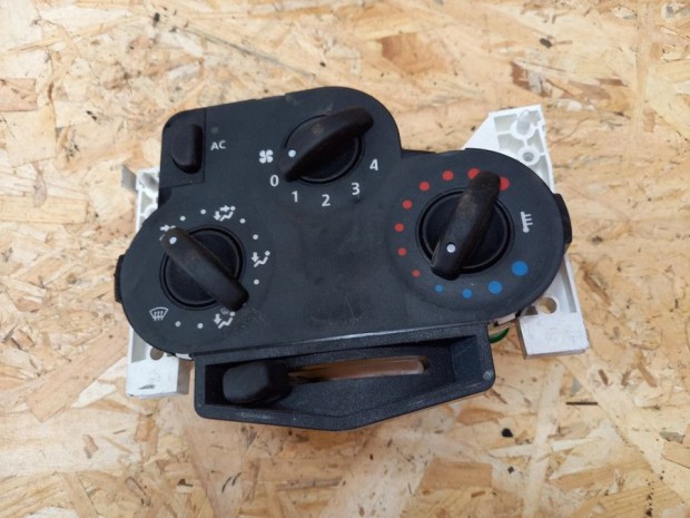 Dacia Logan (2004-2010) F�t�s Kapcsol�