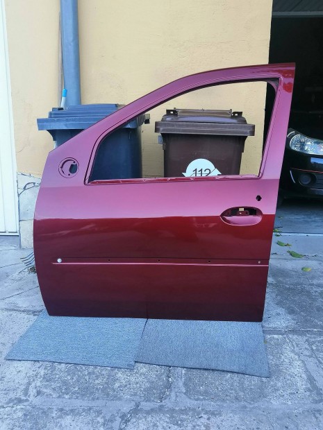 Dacia Logan bal els� ajt�