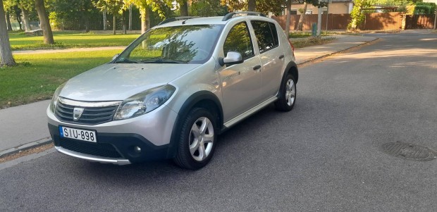 Dacia Sandero 1.6 Stepway Magyar Szervizkönyv G...