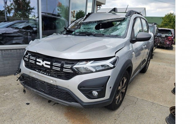Dacia Sandero 3 Stepway bontás alkatrész 2020-