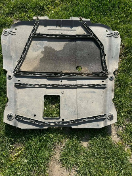 Dacia Sandero,Logan motorv�d� burkolat