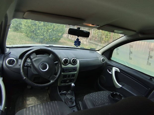 Dacia Sandero bontsra elad