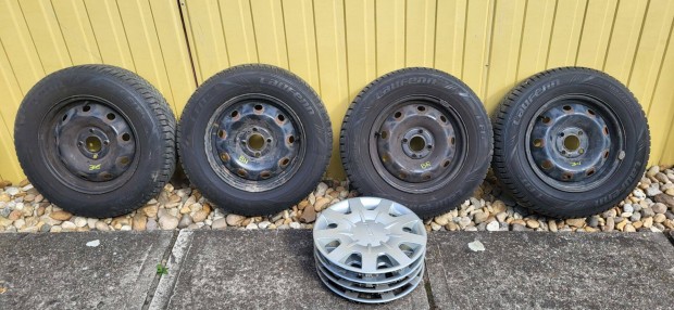Dacia, Renault 14 colos lemezfelni s tli gumi