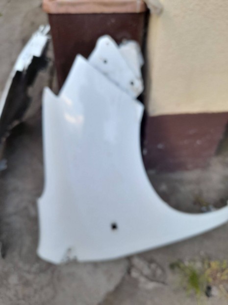 Dacia dokker enyhe sérült sárvédő