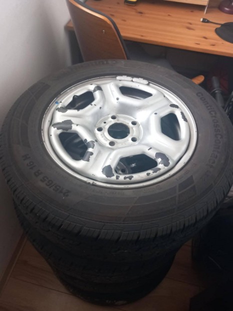Dacia duster 215/65/16 Continental hasznalt gumik felnivel eladk