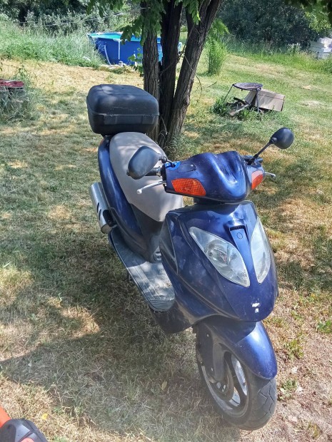Daelim robog elad