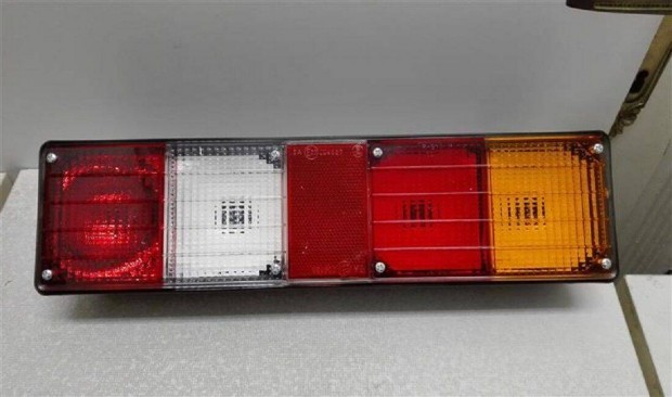 Daewoo FSO hátsólámpa jobb bordás gumikeretes 395x110x90mm