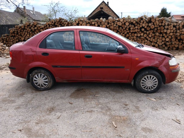Daewoo Kalos 1.4 sedan bontódik (klímás)