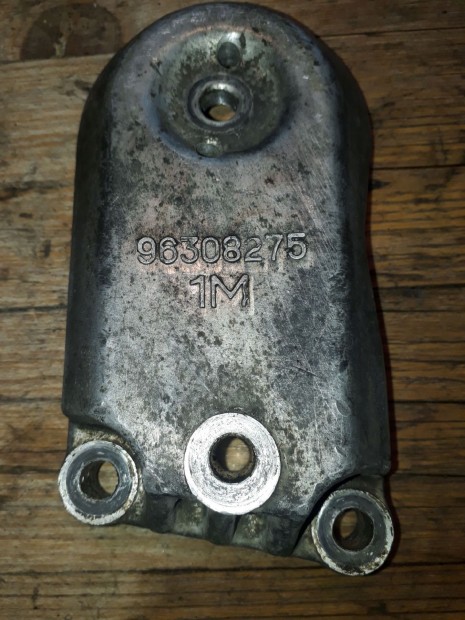 Daewoo Nubira Motortartó Bak