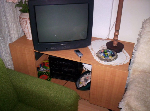 Daewoo nagyképernyős színes TV távirányítóval ingyen elvihető