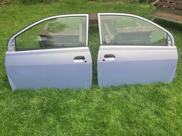 Daihatsu Coure 251 (2003-2007) első ajtók 3 ajtós változat