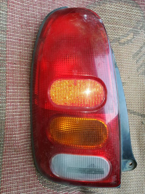 Daihatsu Cuore bal hátsó lámpa