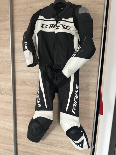 Dainese kétrészes bőrruha szinte új 50-es méret