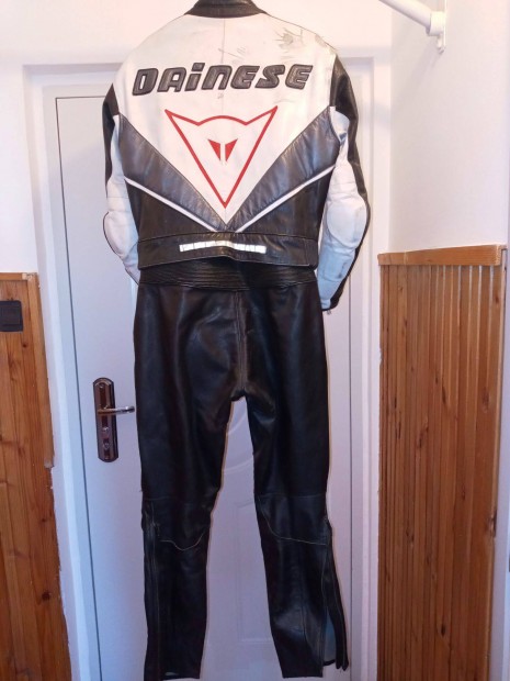 Dainese ktrszes motoros ruha