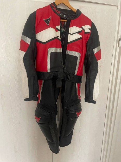 Dainese ni motoros ruhaszett csizmval