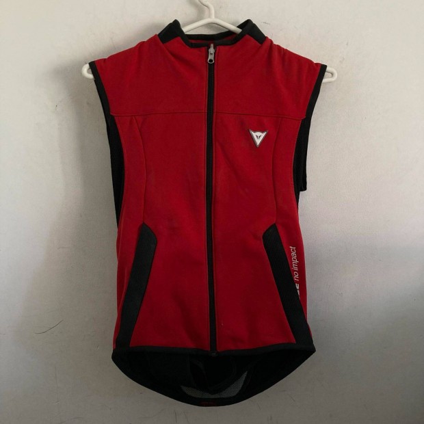 Dainese protektormellny M-es