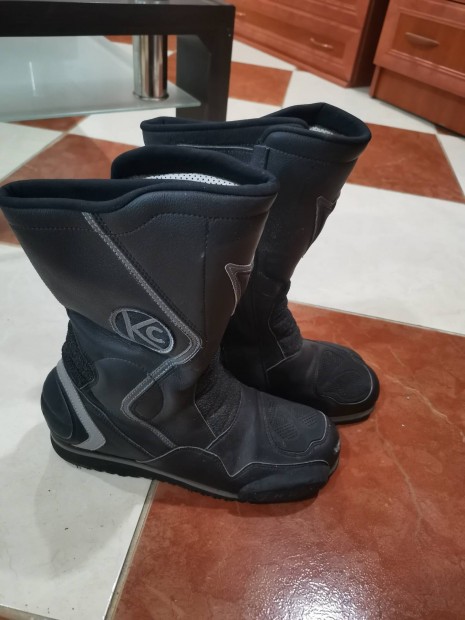 Dainese uniszex motoros csizma 43-as elad 