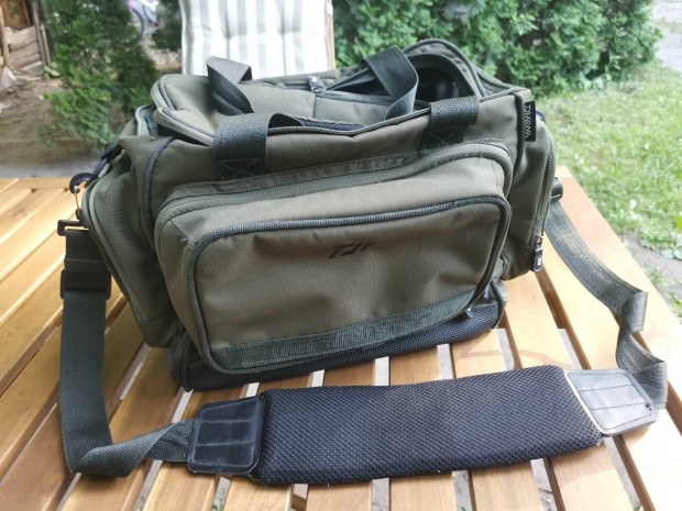 Daiwa Infinity horgász hűtőtáska