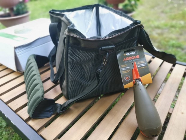 Daiwa Infinity hűtőtáska + 5e Ft értékű Ajándék Prologic Airbomb L