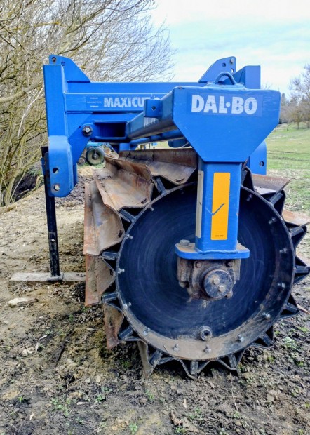 Dal-bo Maxicut 300-as henger elad�